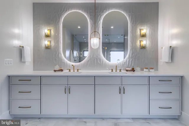 $2,599,888 | 913 Symphony Circle Southwest, Vienna, VA 22180