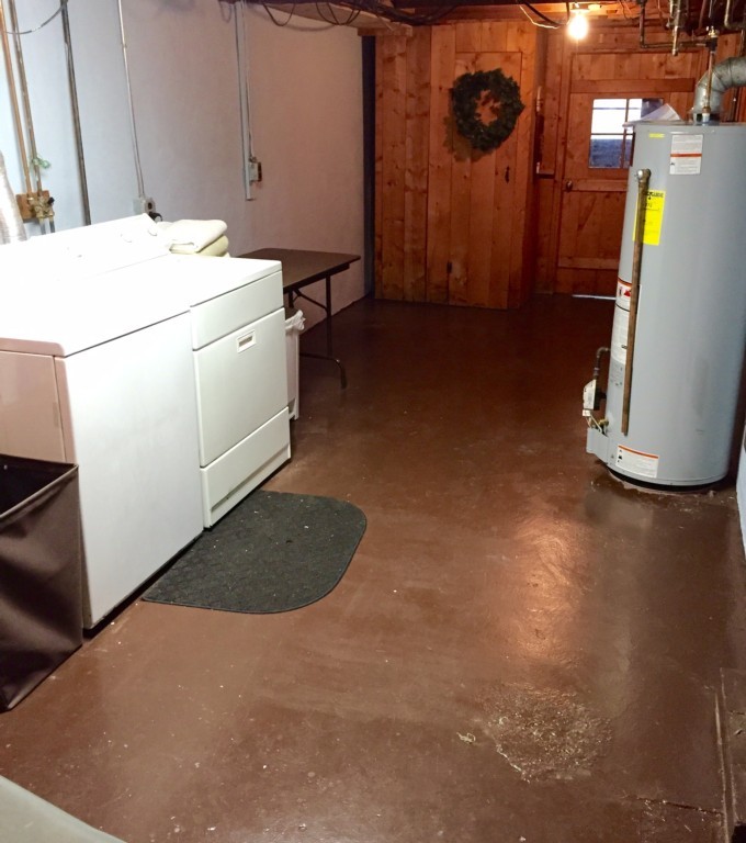 10 Ridgeway Circle Springfield, MA 01118 - Photo 23 of 29 a utility room with dryer and washer