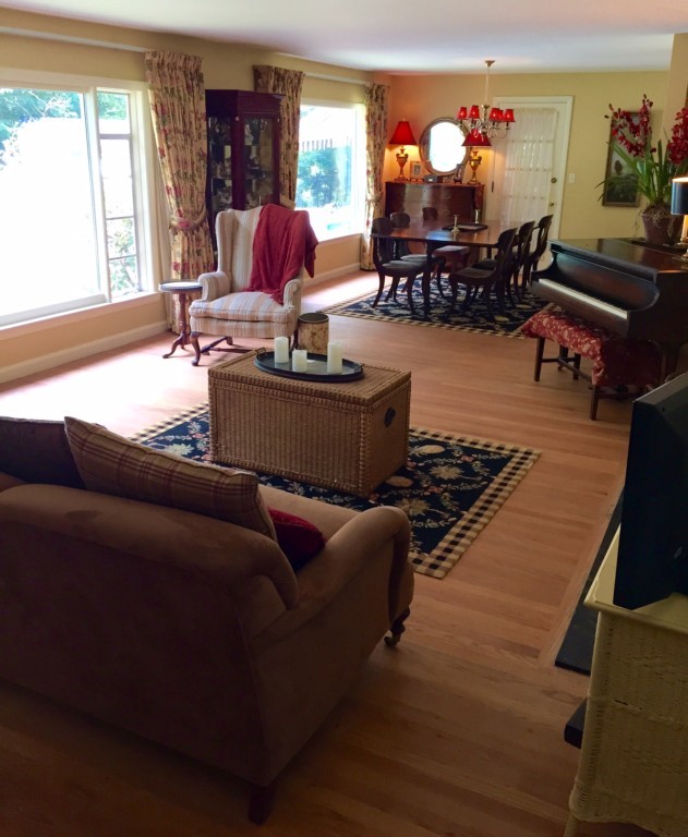 10 Ridgeway Circle Springfield, MA 01118 - Photo 4 of 29 a living room with furniture and a large window