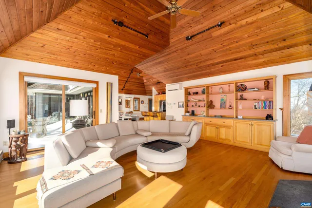 $1,100,000 | 353 Crawfords Edge, Roseland, VA 22967