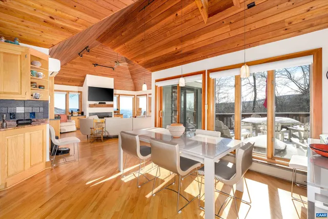 $1,100,000 | 353 Crawfords Edge, Roseland, VA 22967