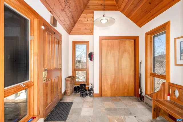 $1,100,000 | 353 Crawfords Edge, Roseland, VA 22967