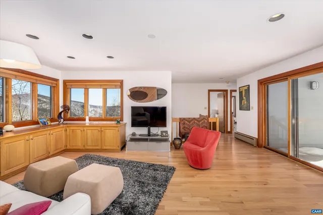 $1,100,000 | 353 Crawfords Edge, Roseland, VA 22967