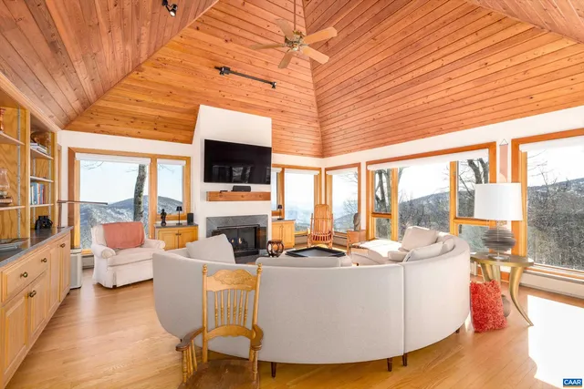 $1,100,000 | 353 Crawfords Edge, Roseland, VA 22967