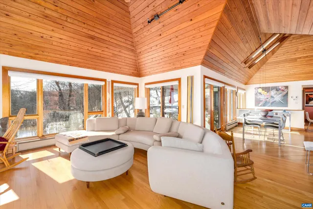 $1,100,000 | 353 Crawfords Edge, Roseland, VA 22967