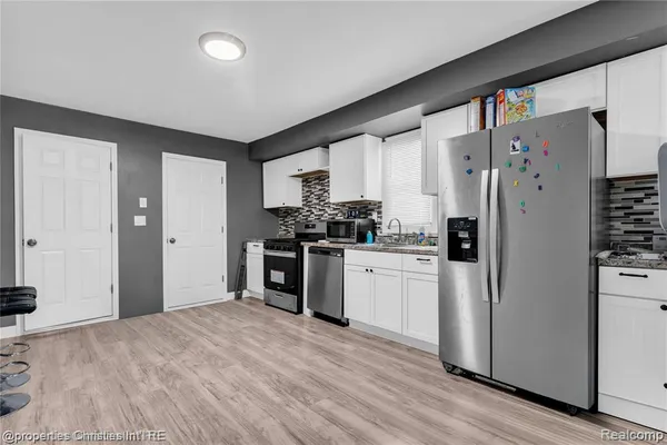 $179,999 | 25636 New York Street, Dearborn Heights, MI 48125