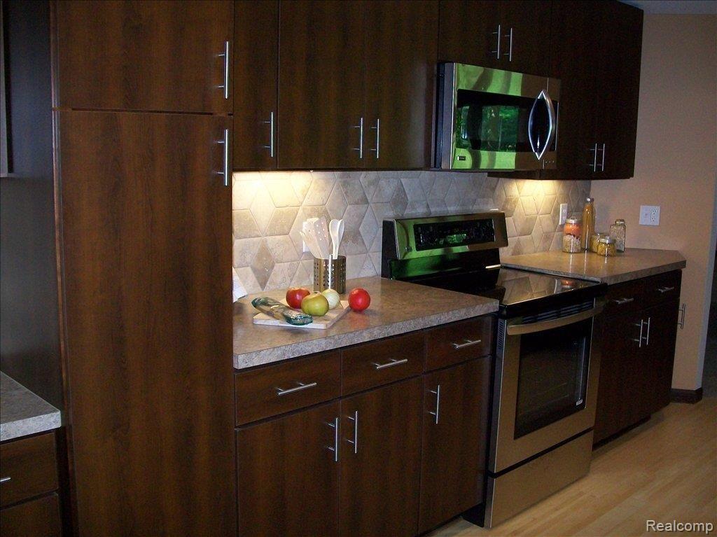 7301 Warren Road Ann Arbor, MI 48105 - Photo 12 of 25 100_0402