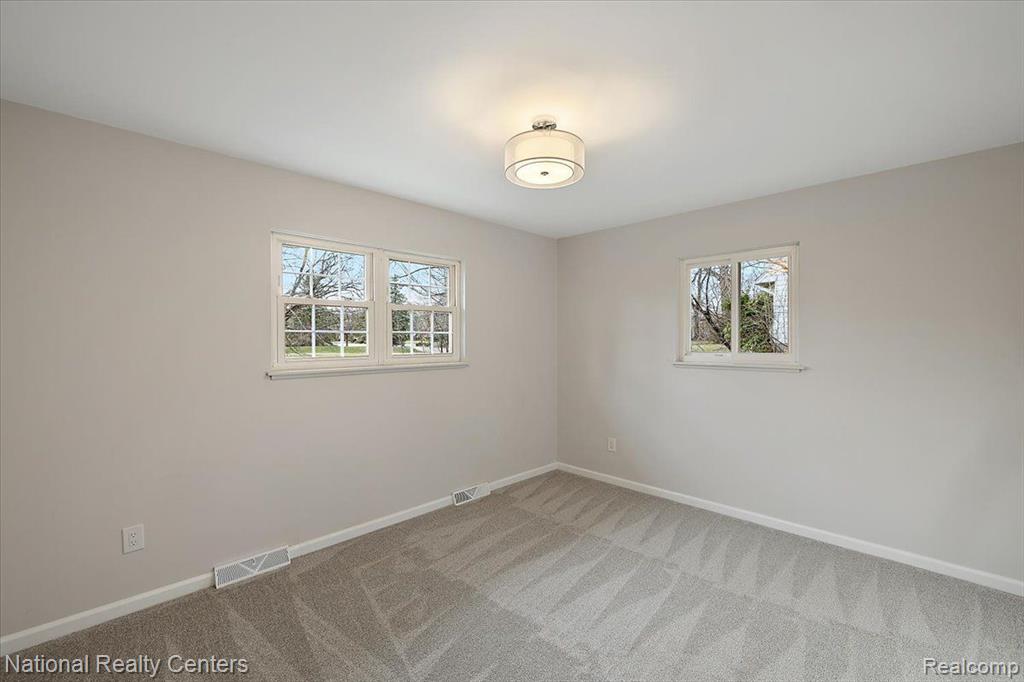 324 Brewster Road Rochester Hills, MI 48309 - Photo 29 of 39 Gallery Image 29