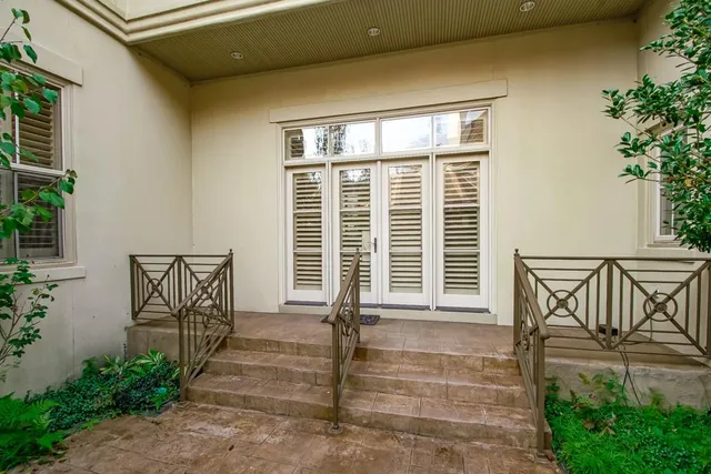 $1,155,000 | 18 Grass Court, River Ridge, LA 70123