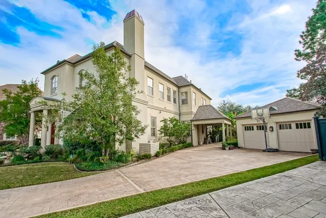 $1,155,000 | 18 Grass Court, River Ridge, LA 70123