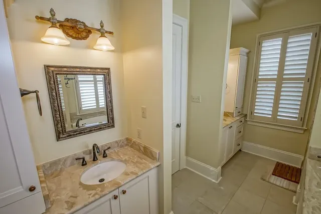 $1,155,000 | 18 Grass Court, River Ridge, LA 70123