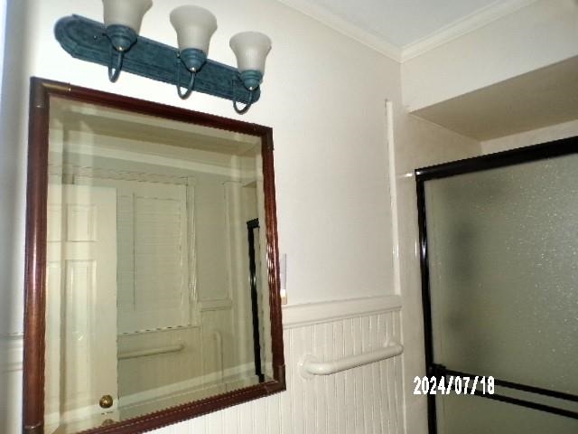3249 Clarke Road Memphis, TN 38115 - Photo 14 of 24 a bathroom with a mirror