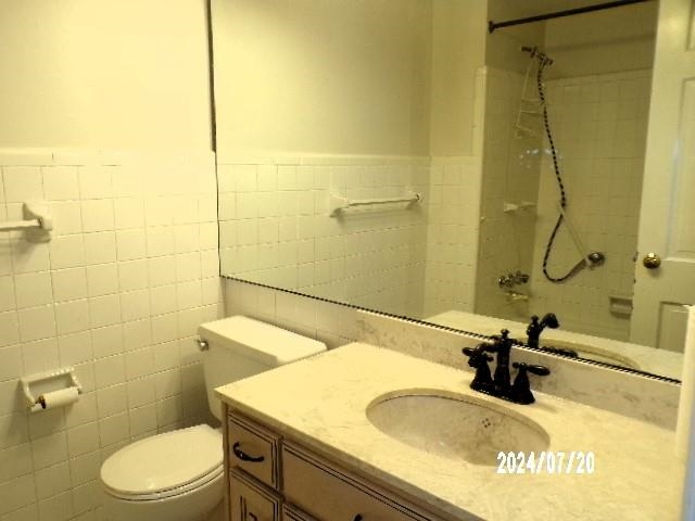 3249 Clarke Road Memphis, TN 38115 - Photo 18 of 24 a bathroom with a sink toilet and shower