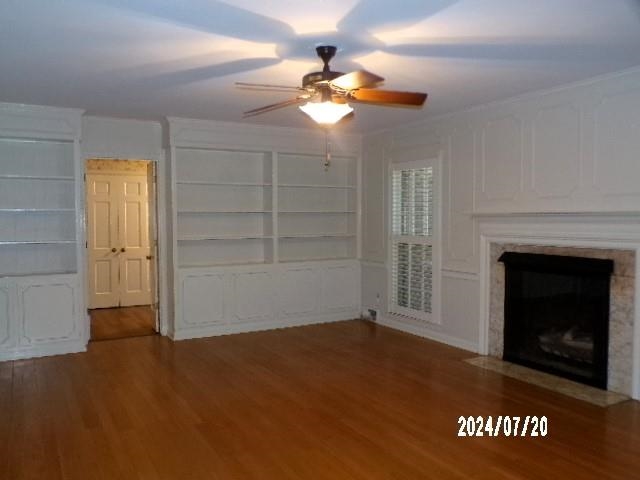 3249 Clarke Road Memphis, TN 38115 - Photo 10 of 24 a view of a livingroom with a fireplace