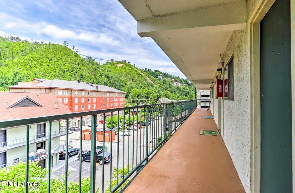 685 River Road, Unit 302 Gatlinburg, TN 37738 - Photo 5 of 32 Gallery Image 5