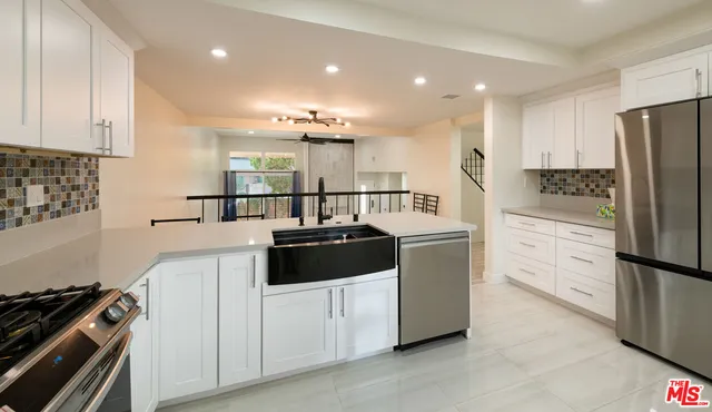 $1,450,000 | 13206 Admiral Avenue, Unit F, Marina del Rey, CA 90292