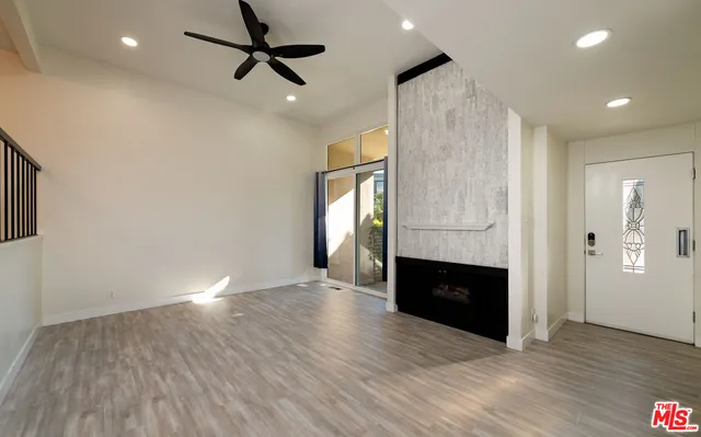 $1,450,000 | 13206 Admiral Avenue, Unit F, Marina del Rey, CA 90292