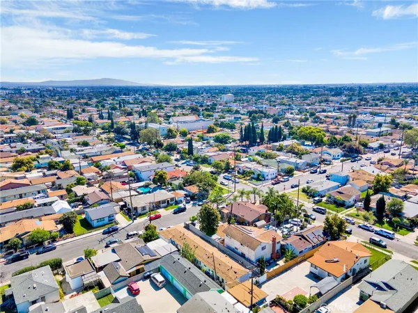 $949,000 | 5517 Loma Vista Avenue, Maywood, CA 90270