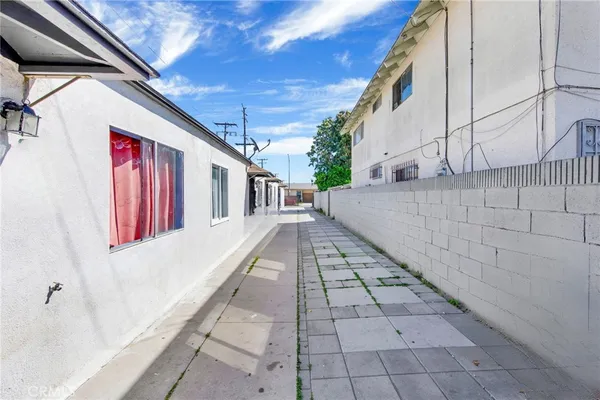 $949,000 | 5517 Loma Vista Avenue, Maywood, CA 90270