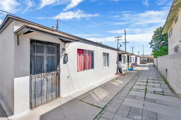$949,000 | 5517 Loma Vista Avenue, Maywood, CA 90270
