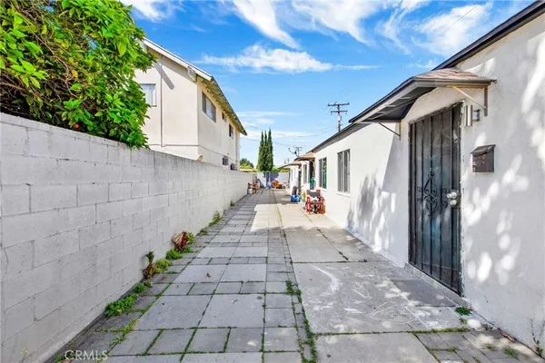 $949,000 | 5517 Loma Vista Avenue, Maywood, CA 90270