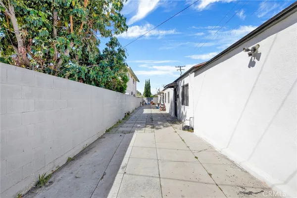 $949,000 | 5517 Loma Vista Avenue, Maywood, CA 90270