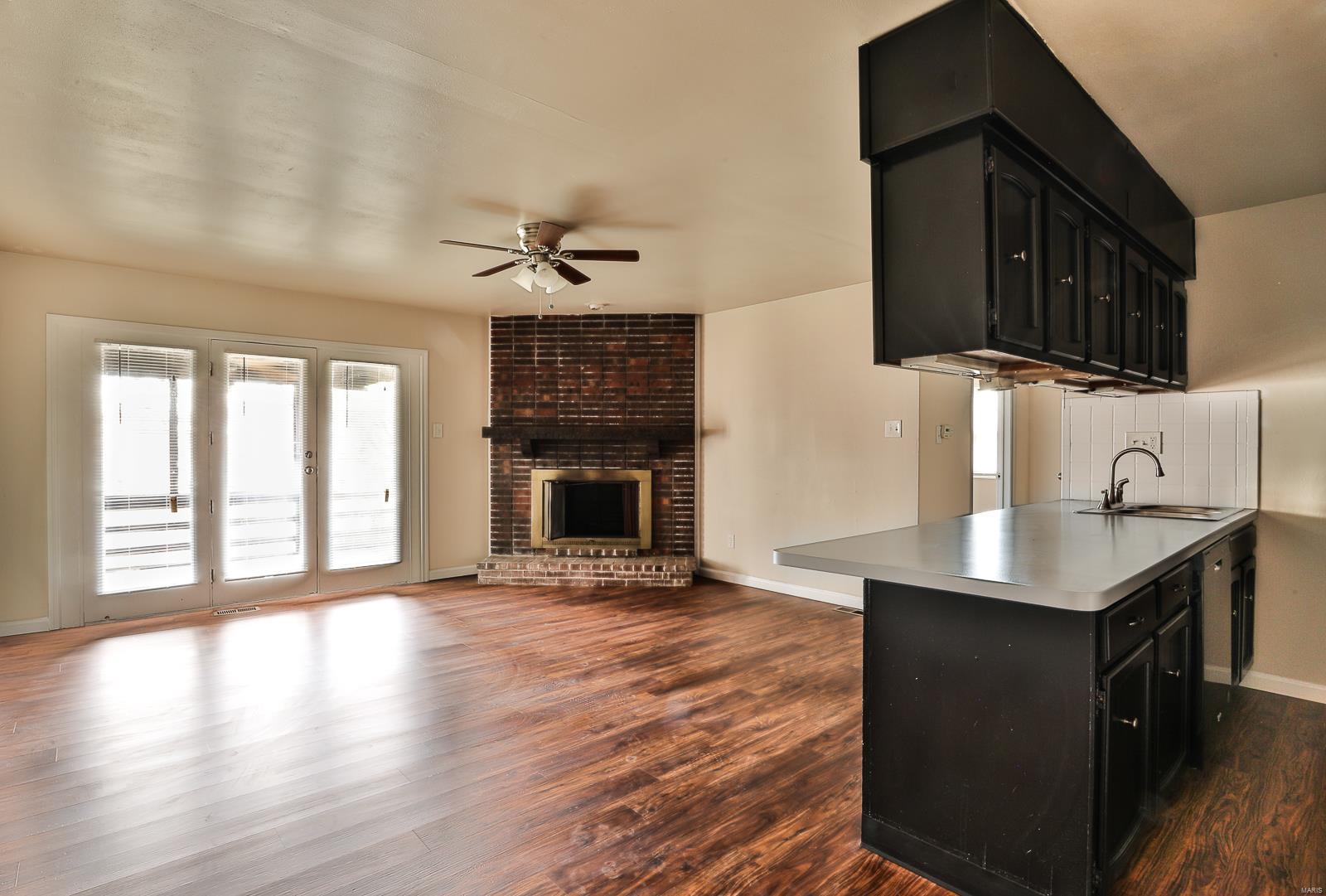 2525 Derhake Road Florissant, MO 63033 - Photo 4 of 20