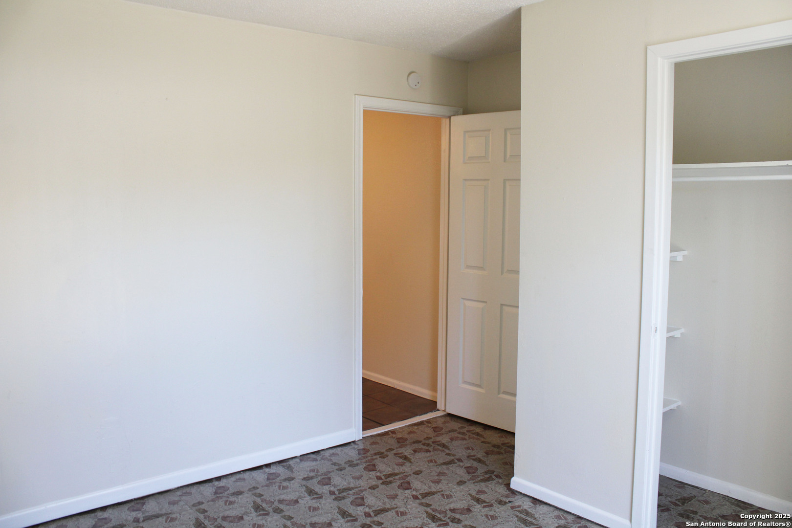 923 Vance Jackson Road, Unit 1007 San Antonio, TX 78201 - Photo 14 of 43 a view of an empty room