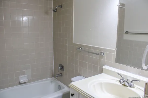 $795 | 923 Vance Jackson Road, Unit 1007, San Antonio, TX 78201