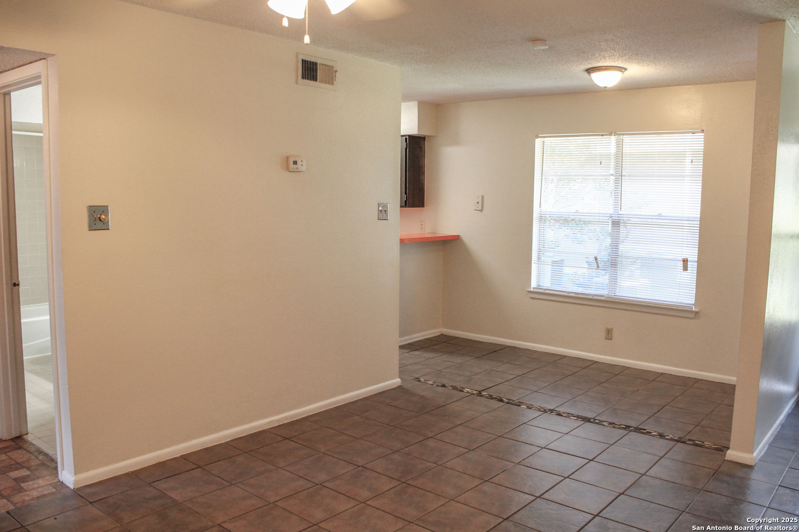 923 Vance Jackson Road, Unit 1007 San Antonio, TX 78201 - Photo 4 of 43 an empty room with windows