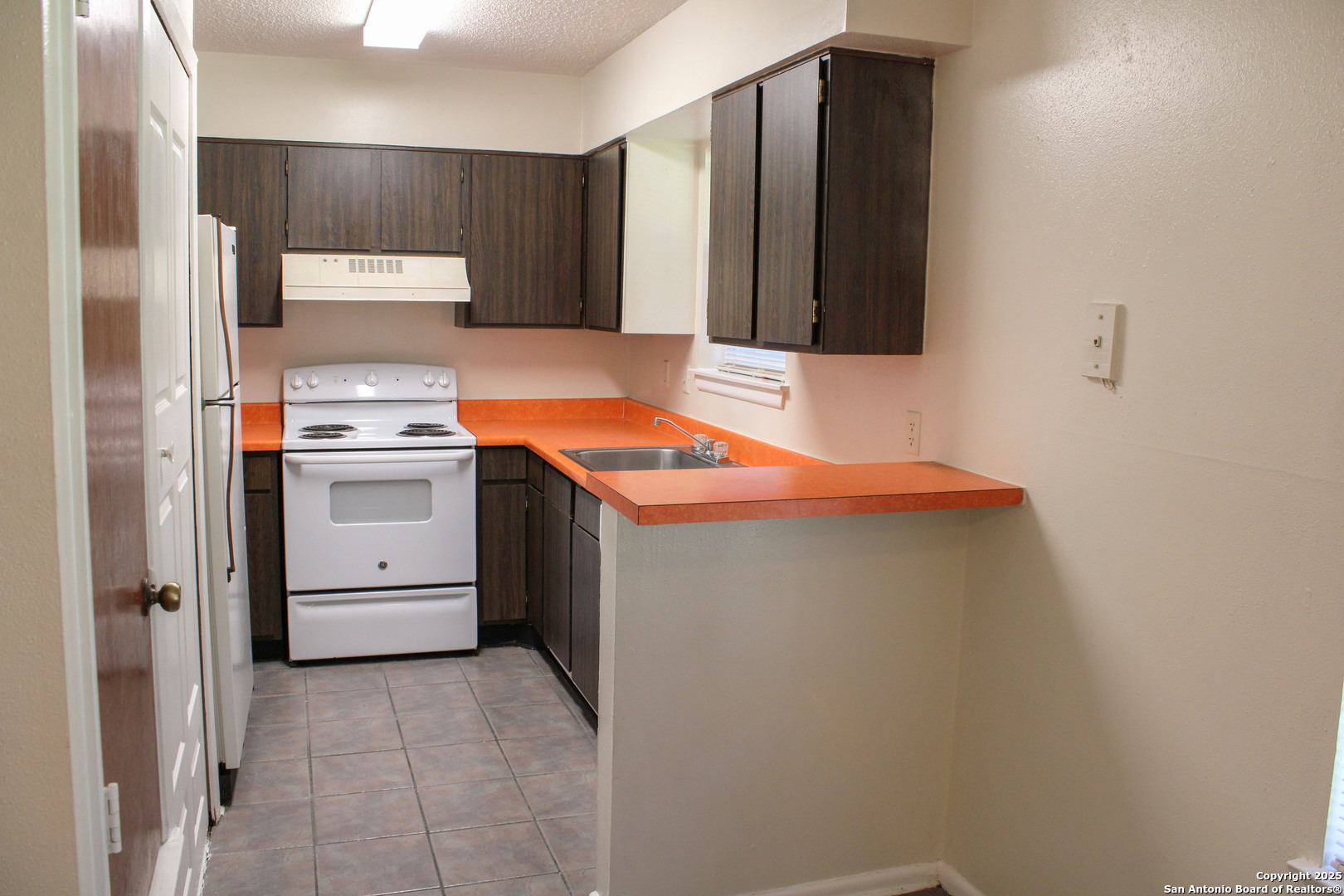 923 Vance Jackson Road, Unit 1007 San Antonio, TX 78201 - Photo 8 of 43 a utility room with dryer and washer