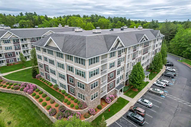 $629,900 | 10 Braemoor Woods Road, Unit 300, Salem, NH 03079