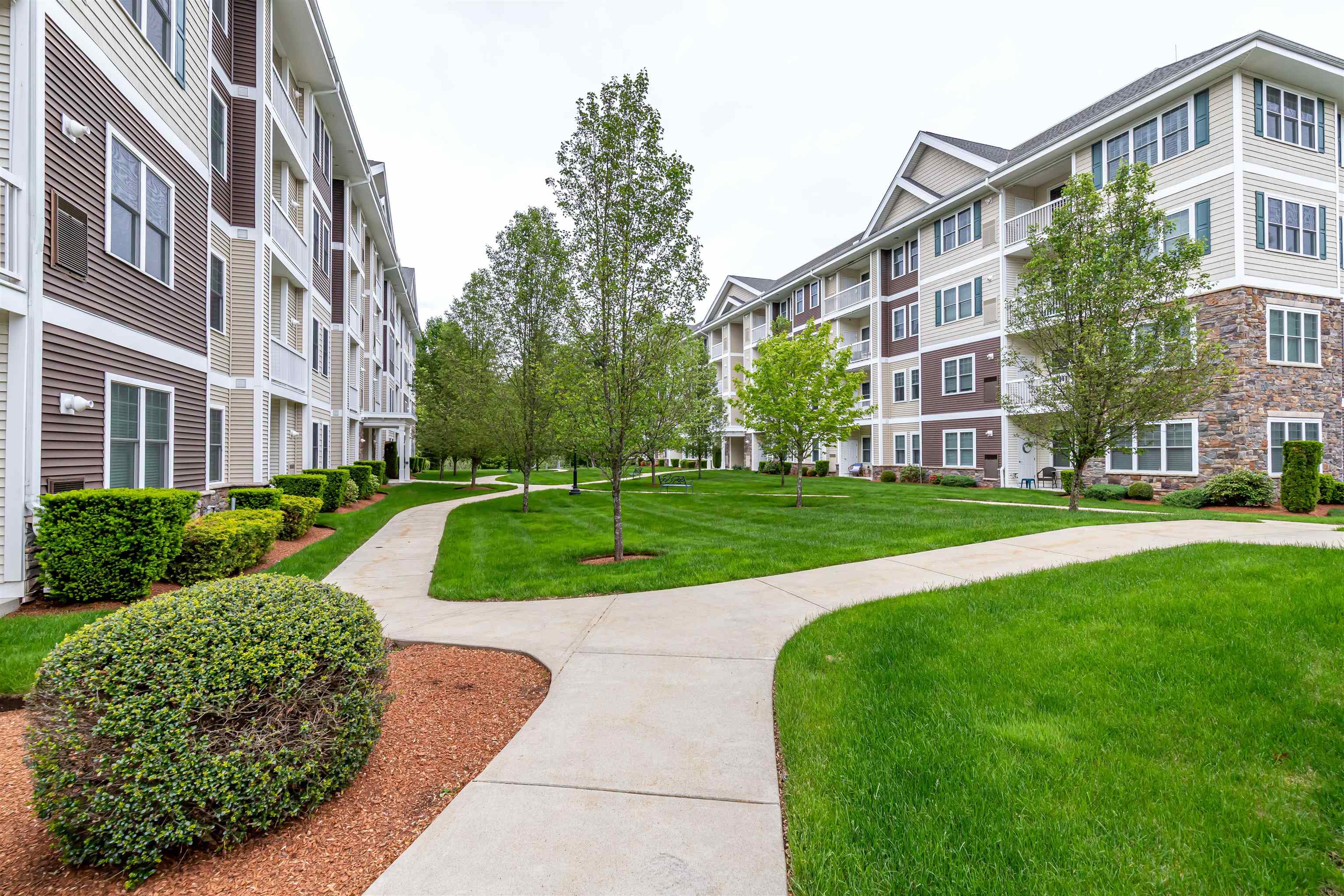 10 Braemoor Woods Road, Unit 300 Salem, NH 03079 - Photo 2 of 31