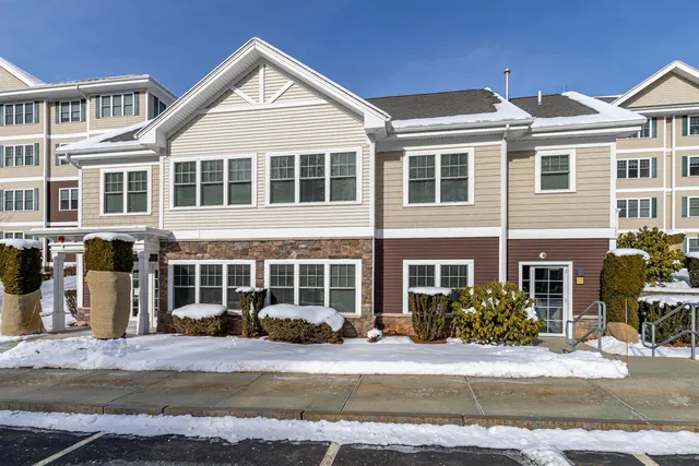 $615,000 | 10 Braemoor Woods Road, Unit 300, Salem, NH 03079