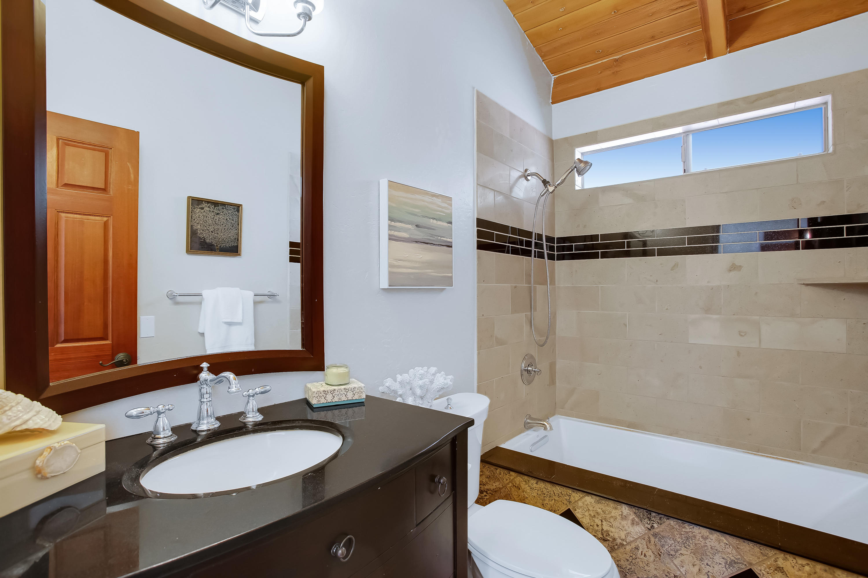 833 Cheltenham Road Santa Barbara, CA 93105 - Photo 16 of 23 Bathroom 3