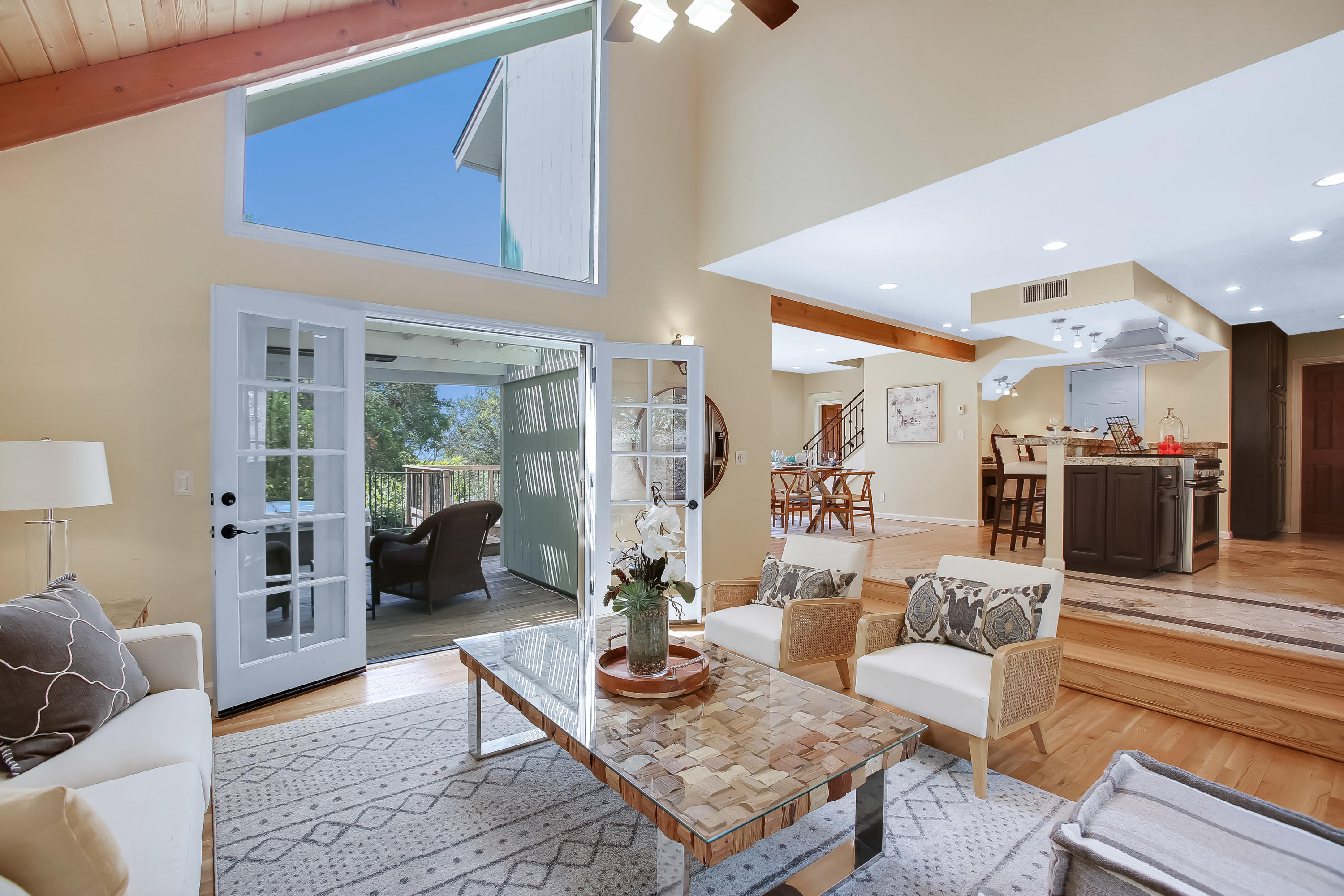 833 Cheltenham Road Santa Barbara, CA 93105 - Photo 7 of 23 Living Room