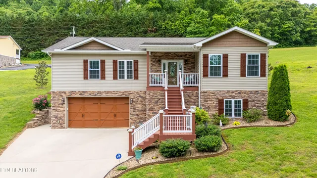 $565,000 | 180 Owens Drive, Rocky Top, TN 37769