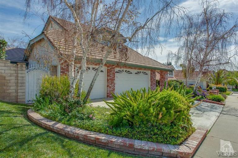 3606 Claridge Court Simi Valley, CA 93063 - Photo 3 of 58 a view of a garden with plants