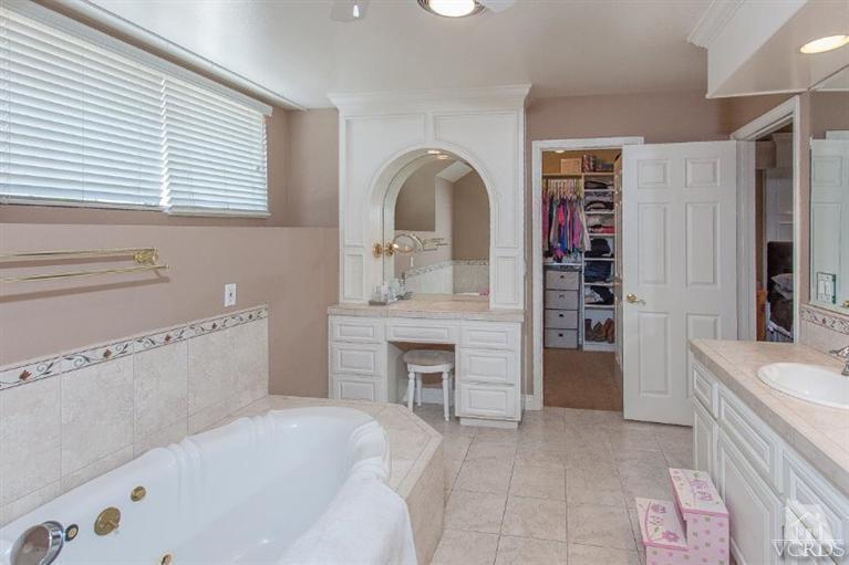 3606 Claridge Court Simi Valley, CA 93063 - Photo 46 of 58 a spacious bathroom with a bathtub sink and mirror