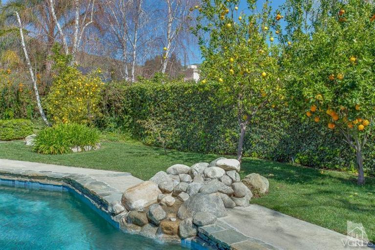3606 Claridge Court Simi Valley, CA 93063 - Photo 52 of 58 a view of a table and chairs in the garden