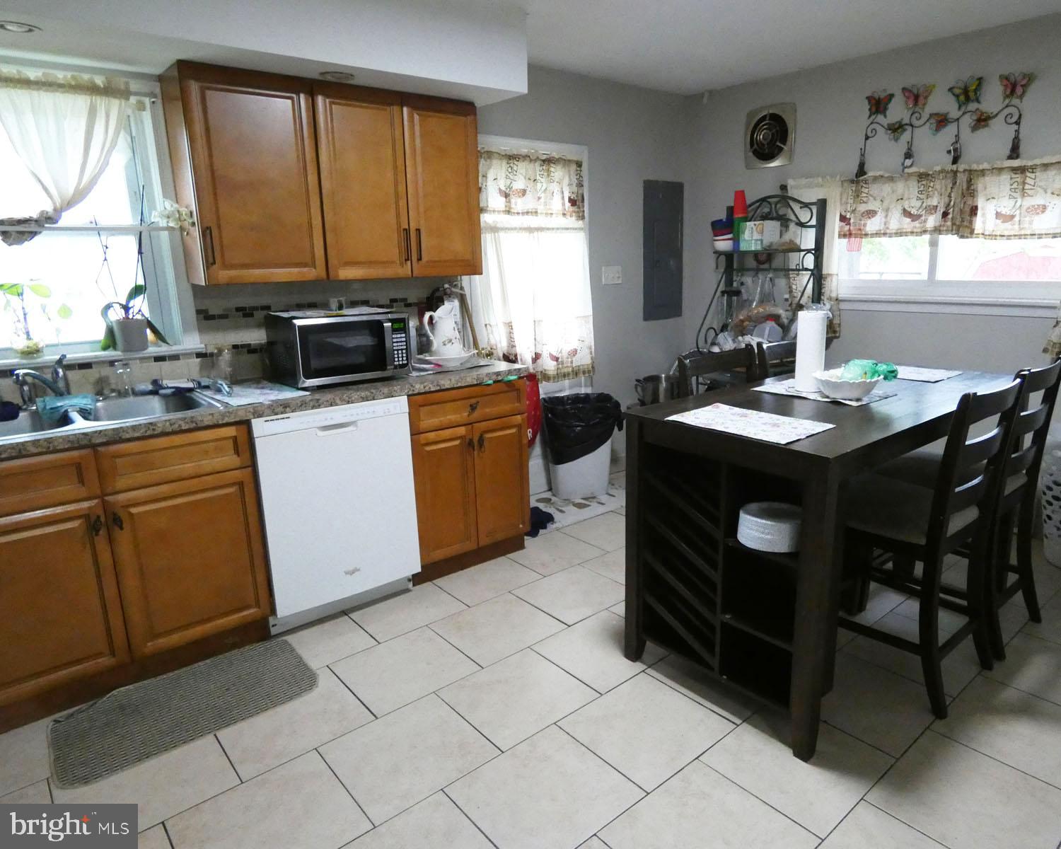256 H Street Carneys Point, NJ 08069 - Photo 12 of 21