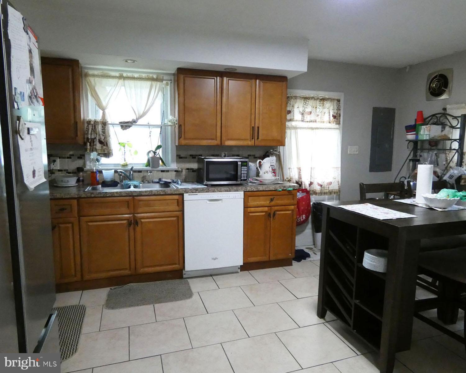 256 H Street Carneys Point, NJ 08069 - Photo 10 of 21