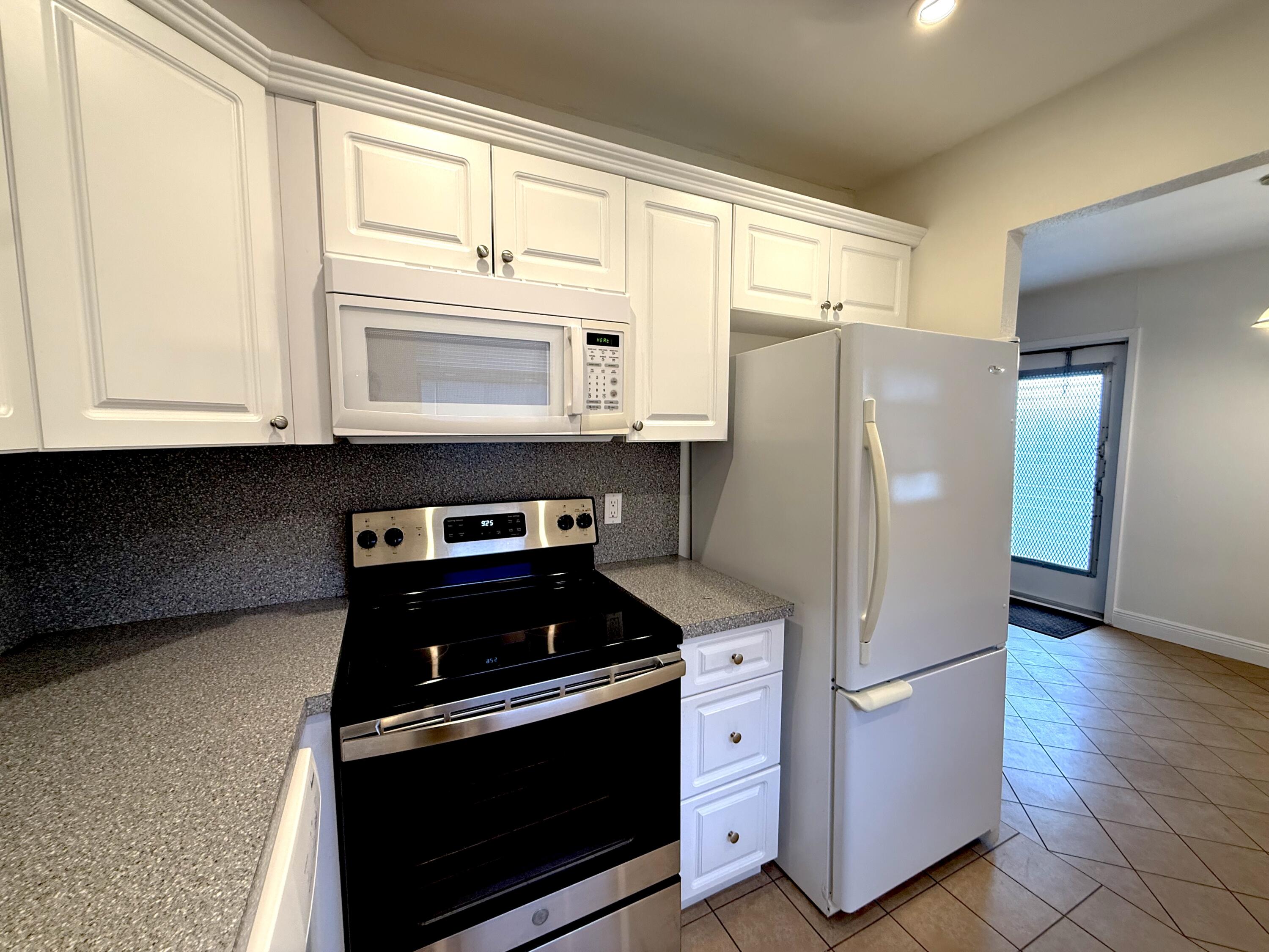 569 Monaco L Delray Beach Delray Beach, FL 33446 - Photo 10 of 32 KITCHEN,569 MON-L