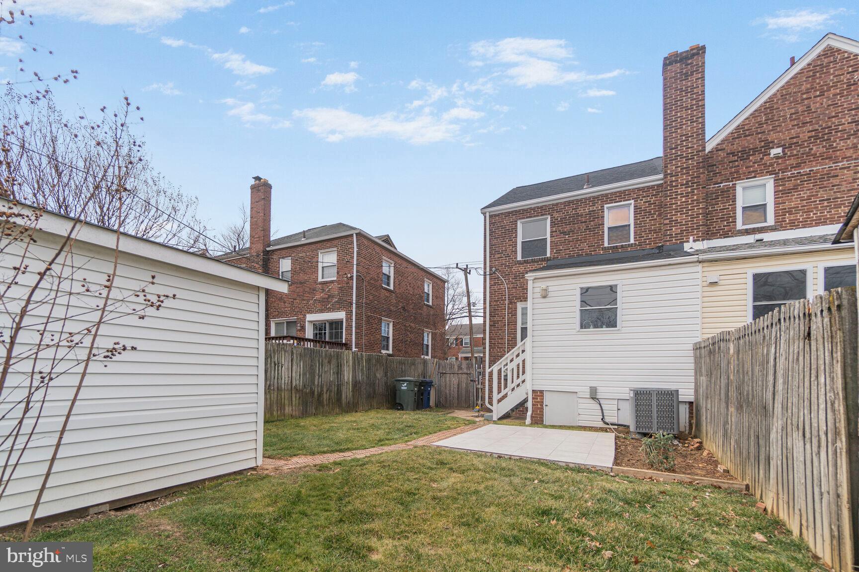 203 South Courthouse Road Arlington, VA 22204 - Photo 31 of 43 a front view of a house with a yard
