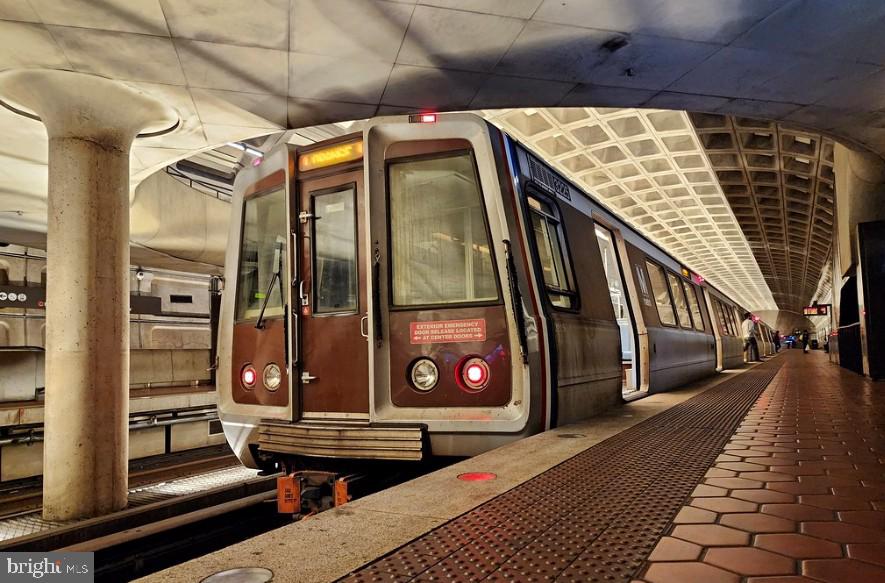 203 South Courthouse Road Arlington, VA 22204 - Photo 38 of 43 a view of an entryway