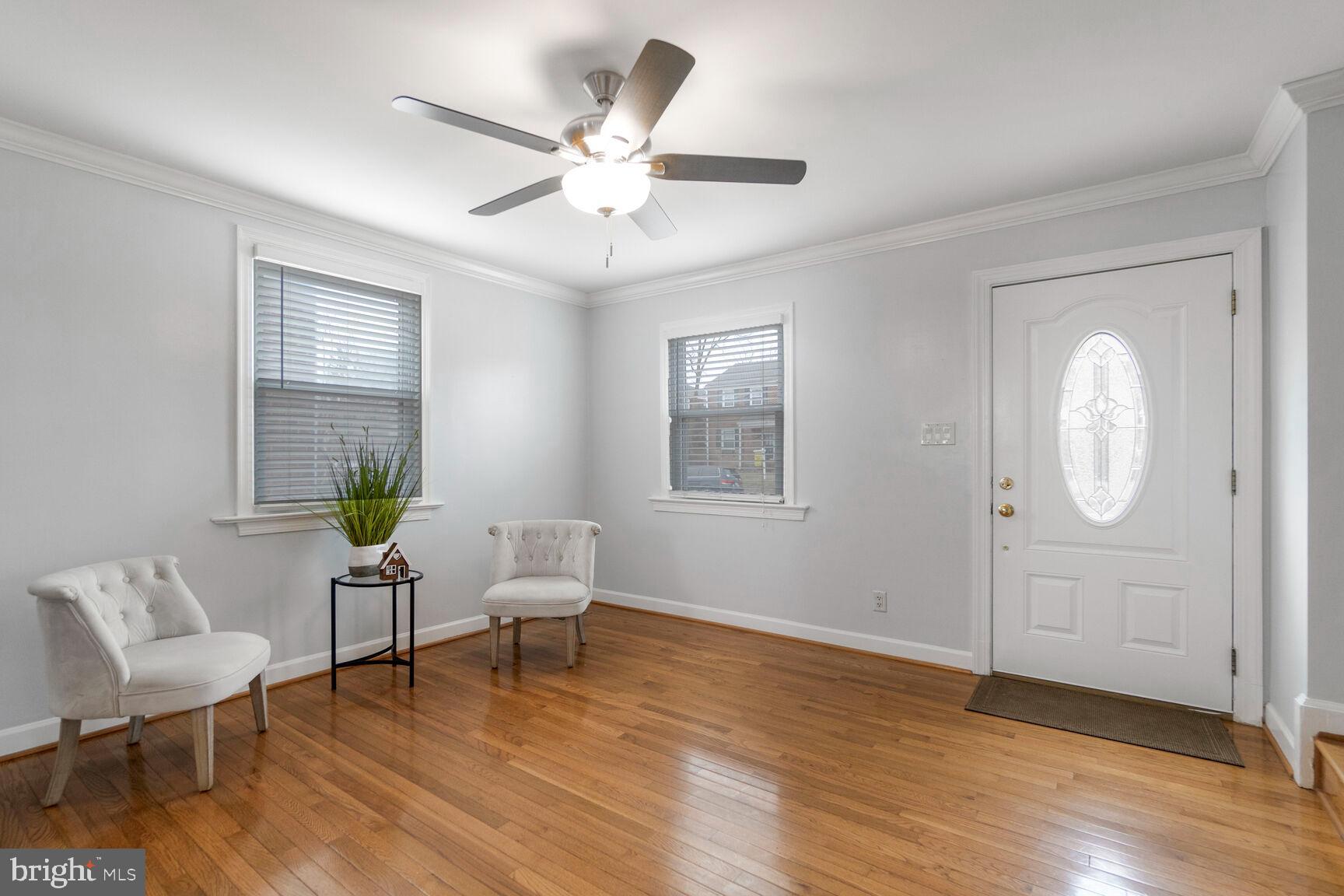 203 South Courthouse Road Arlington, VA 22204 - Photo 5 of 43 a living room with furniture and wooden floor