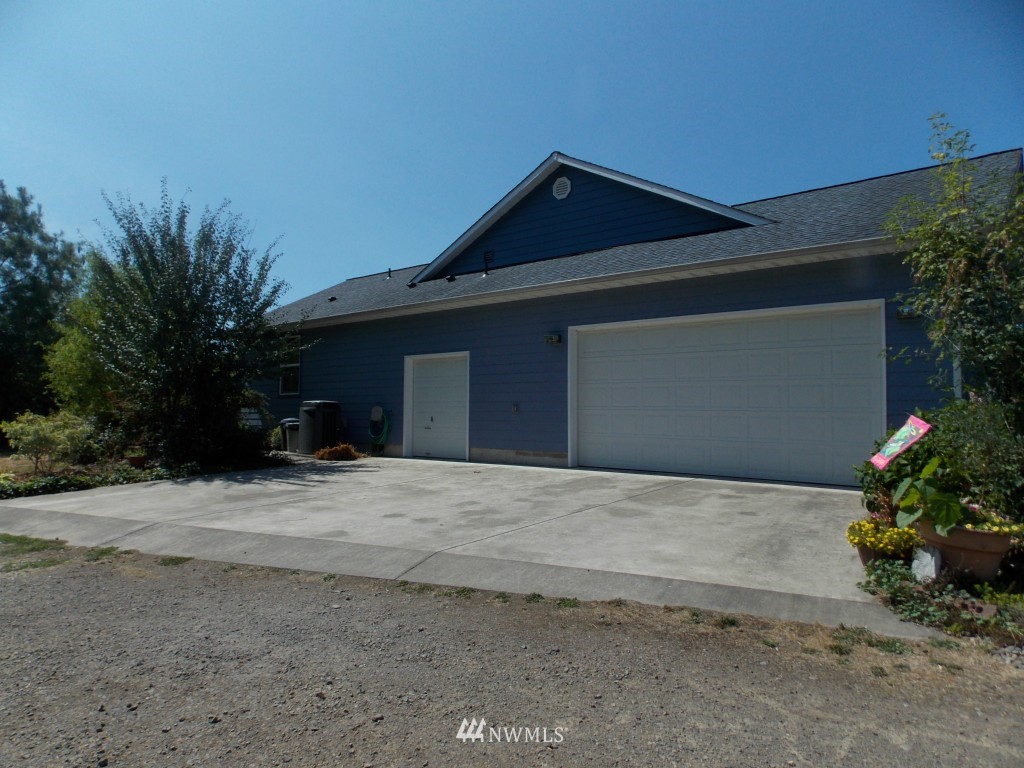 442 Bond Road Castle Rock, WA 98611 - Photo 3 of 16