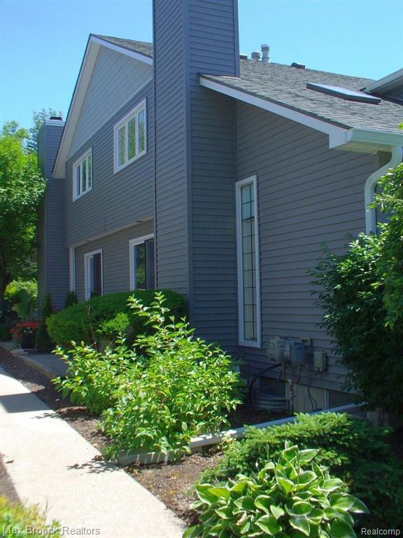 637 South Crooks Road, Unit 7 Clawson, MI 48017 - Photo 2 of 17