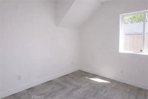 a view of empty room with window