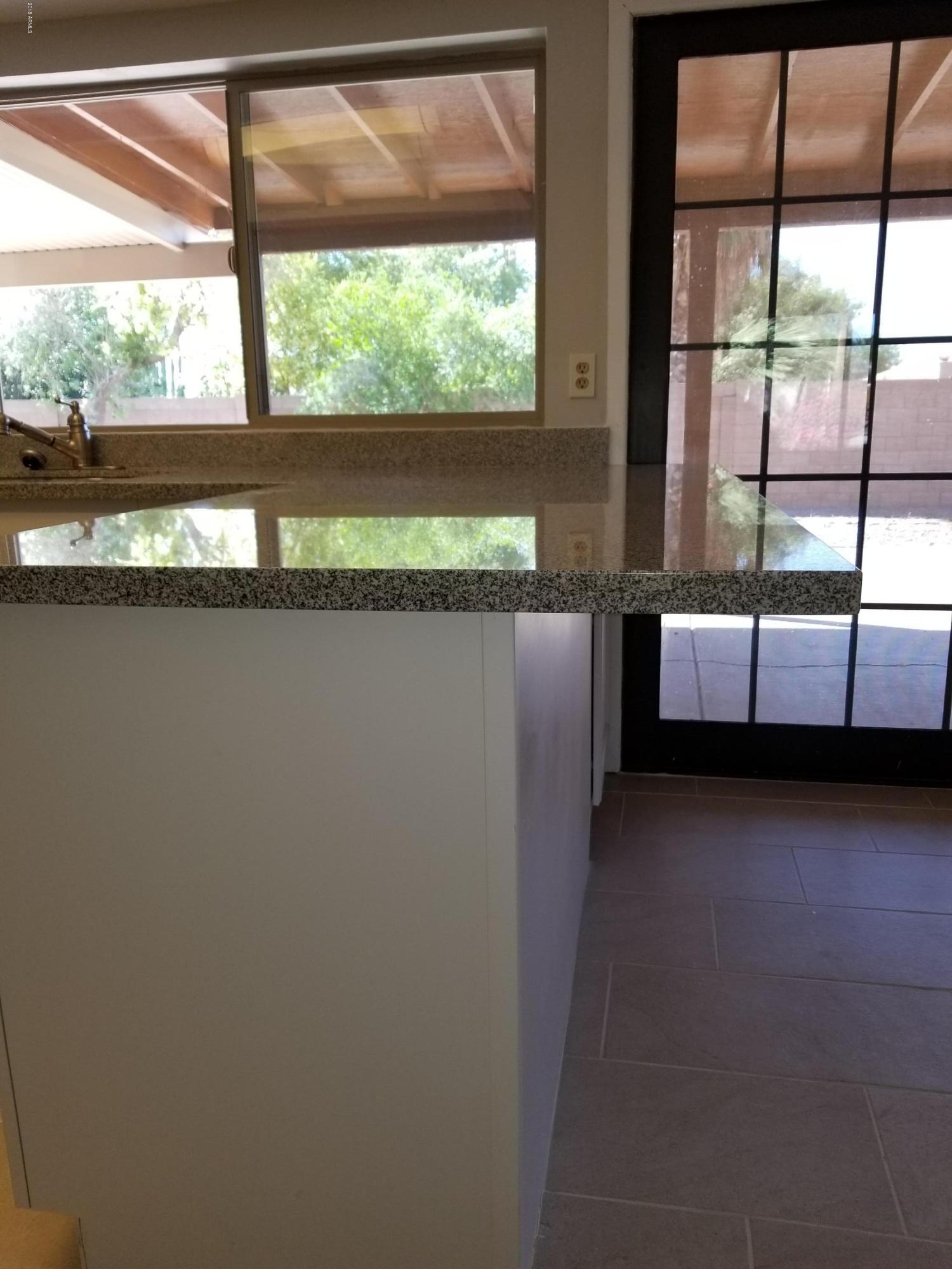 1425 West Utopia Road Phoenix, AZ 85027 - Photo 18 of 35 Breakfast bar